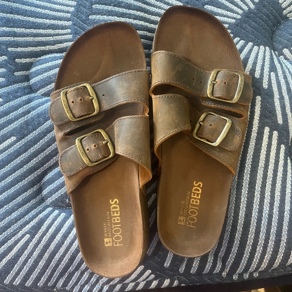 Footbed sandals. Size 9M